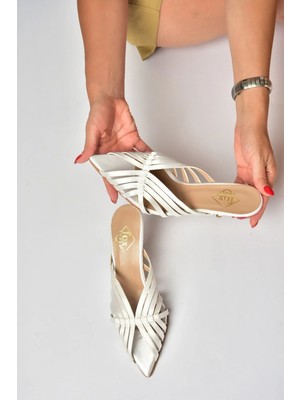Fox Shoes Y752132704 Bej Saten Kumaş Ince Topuklu Kadın Terlik