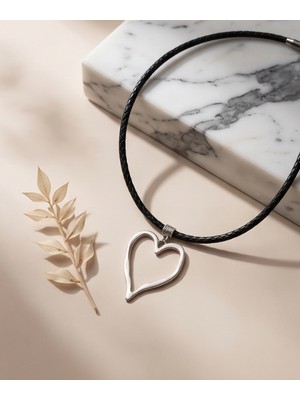 Dilhan Atlay Kalp Choker  Kolye