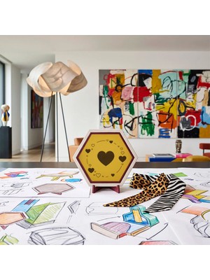 Miaju Modern Çizgilerle Hazırlanan Kalp Desenli Masaüstü Aksesuarı Minimalist Tarzıyla Evinize ve Ofisinize Şıklık Katan Parça 10X10 Cm, Sarı