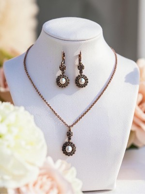 Fayra Accessories Zirkon Taşlı Papatya Figür Inci Sallantılı Küpe ve Kolye Seti
