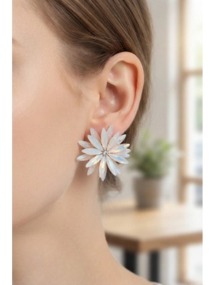 Azrlya Lotus Model Beyaz Renk Kristal Taşlı Kadın Küpe - Lisinya