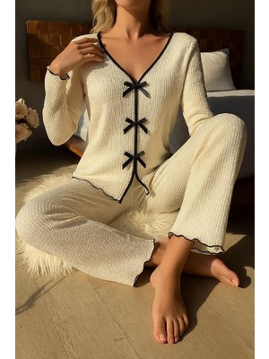 Ava Style Kadın Beyaz Fiyonklu Iç Çamaşırı ve Uzun Kollu V Yaka Pijama Takımı 4'lü Set Ava
