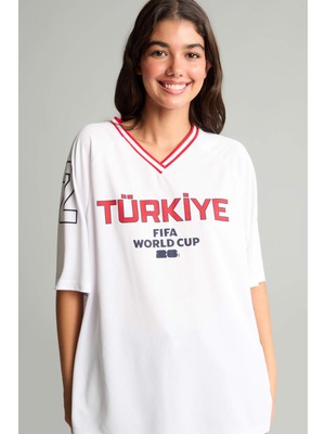 DeFacto Oversize V Yaka Türkiye Baskılı Kısa Kollu Beyaz Tişört I1982AX26AU