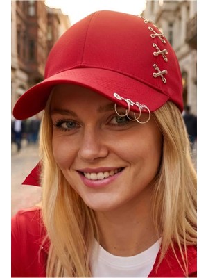Tezzgelsin Kadın Piercing Halkalı Çapraz Metal Detaylı Özel Tasarım Baseball Cap Streetwear Şapka