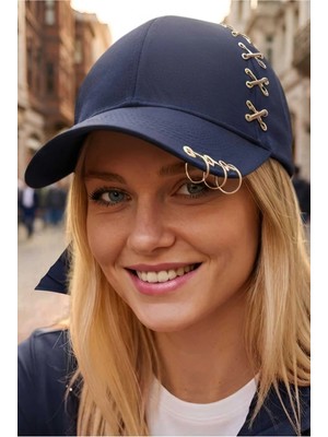 Tezzgelsin Kadın Piercing Halkalı Çapraz Metal Detaylı Özel Tasarım Baseball Cap Streetwear Şapka