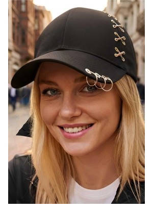 Tezzgelsin Kadın Piercing Halkalı Çapraz Metal Detaylı Özel Tasarım Baseball Cap Streetwear Şapka