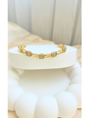 Sassy Takı Geometrik Model Altın Kaplama Kare Zirkon Taşlı Gold Çelik Bileklik