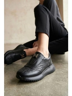 Fox Shoes Z555091903 Siyah Hakiki Deri Kalın Tabanlı Spor Ayakkabı Sneakers
