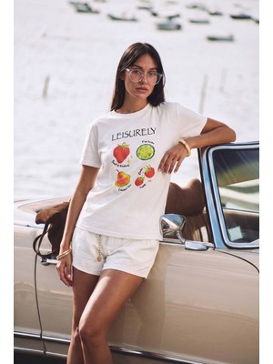 It's Basic Kadın Beyaz Meyve Baskılı Bol Kesim Tasarım T-Shirt