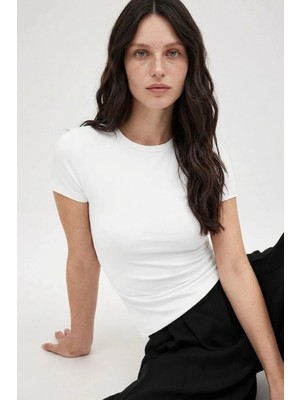 Kadın Beyaz Kısa Kollu Bisiklet Yaka Basic T-Shirt Likralı Süprem