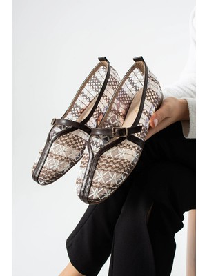 Dabab Shoes Marvena Kadın Kahve Beyaz Çapraz Bantlı Dantel Detaylı Şeffaf Dokulu Babet