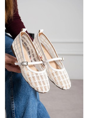 Dabab Shoes Rıvena Kadın Beyaz Tül Üzeri Nakış Detaylı Kare Burun Üstten Bantlı Düz Taban Mary Jane Babet