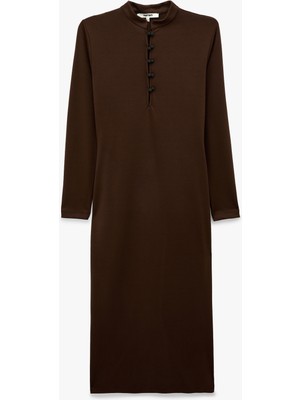 Koton Slim Fit Yırtmaç Detaylı Uzun Kollu Düğmeli Dik Qipao Yaka Midi Elbise
