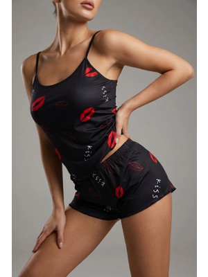 Ruhes Öpücük Desenli Siyah Askılı Şortlu Kadın Pijama Takımı TM1358