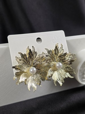 Mia Donna Jewelry Mia Donna Büyük Boy Incili Güneş Model Gümüş Renk Kadın Çivili Küpe