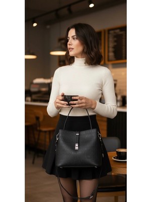 Just Polo Kadın Ters Kilit Çıtçıt Kapama Arkası Cepli El Çantası 21X23CM