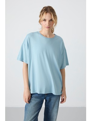 Tommy Life Açık Mavi Penye Modal Yumuşak Tuşeli Oversize Fit Basic Kadın T-Shirt- 97285