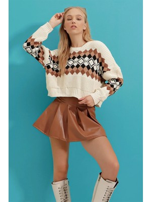 TeknoKapsül Trend Alaçatı Stili Bej Bisiklet Yaka Triko Crop Kazak ALC-X9272