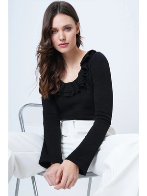TeknoKapsül Trend Alaçatı Stili Siyah Geniş Yaka Fırfırlı Örme Bluz ALC-X14696