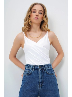 TeknoKapsül Trend Alaçatı Stili Kadın Beyaz Askılı Drape Detaylı Bodysuıt ALC-X13736