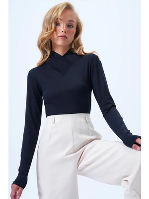 TeknoKapsül Trend Alaçatı Stili Siyah Dik Yaka Basic Sandy Bluz ALC-X14397