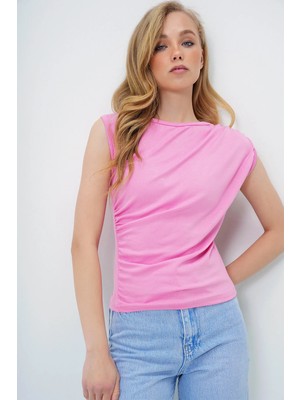 TeknoKapsül Trend Alaçatı Stili Kadın Pembe Bisiklet Yaka Omuzu ve Beli Drapeli Sıfır Kol Bluz ALC-X14071