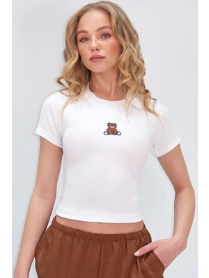 TeknoKapsül Trend Alaçatı Stili Kadın Beyaz Bisiklet Yaka Ayıcık Baskılı Crop Bluz ALC-X13672