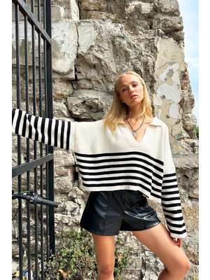 TeknoKapsül Trend Alaçatı Stili Kadın Ekru Polo Yaka Çizgili Crop Kazak ALC-X12689