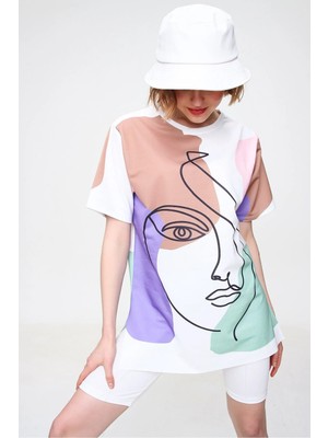 TeknoKapsül Trend Alaçatı Stili Kadın Pudra Bisiklet Yaka Dijital Baskılı Yanı Yırtmaçlı Sweatshirt MDA-1106