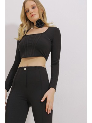 TeknoKapsül Trend Alaçatı Stili Kadın Siyah Kare Yaka Önü Dikişli Crop Bluz ALC-X11437
