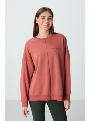 Kiremit Kompakt Pamuklu Kalın Pürüzsüz Dokulu O Yaka Oversize Fit Kadın Sweatshirt - 97288