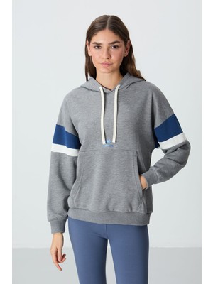 Gri Melanj Kompakt Pamuklu Kalın Pürüzsüz Dokulu Kapüşonlu Oversize Fit Kadın Sweatshirt - 97290