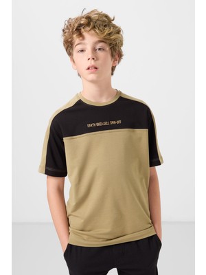 Koyu Bej Pamuklu Yumuşak Dokulu Oversize Fit Nakışlı Erkek Çocuk T-Shirt - 11290