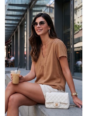 Lela Güpür Detaylı % 100 Pamuk Regular Fit V Yaka Bluz Bayan Bluz 611BZ0286