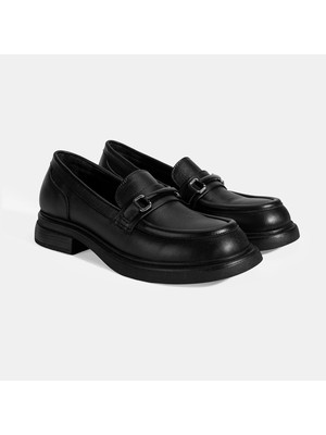 Kadın Siyah Metal Toka Detaylı Deri Loafer