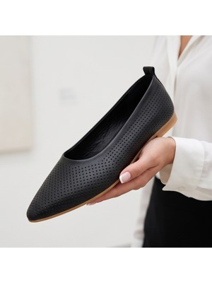 Futsi Shoes Stella Siyah Hakiki Deri Delikli Desenli Kadın Babet