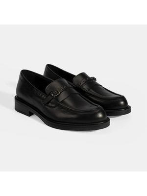 Kadın Siyah Metal Toka Detaylı Deri Loafer