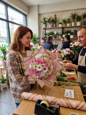 Sabrina Organizasyon Çiçek Buketi Antep