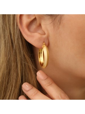 Nox Jewelry 14 Ayar Altın Kaplama 925 Ayar Gümüş Mat Dokulu Halka Küpe – Orta Kalın Modern Küpe - E00200
