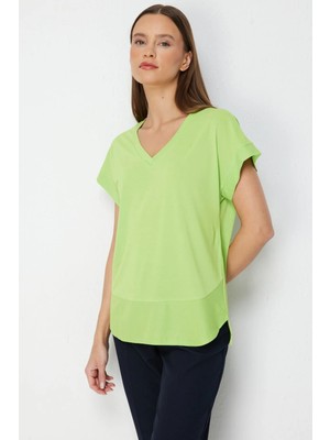 ON Kadın V Yaka Parçalı T-Shirt 71475 Fıstık Yeşili