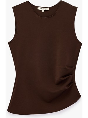 Koton Asimetrik Kesim Slim Fit Bisiklet Yaka Kolsuz Bluz