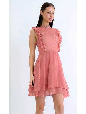 TeknoKapsül Trend Alaçatı Stili Kadın Pudra Dik Dantel Yaka Fırfır Detaylı Eteği Volanlı Mini Şifon Elbise ALC-X15176