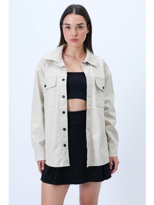 TeknoKapsül Trend Alaçatı Stili Kadın Krem Çift Cepli Çıtçıt Kapamalı Şardonlu Suni Deri Oversize Gömlek Ceket ALC-X14312