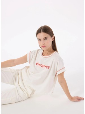 Discovery Expedition D5SL-TST3571 Kırık Beyaz Bisiklet Yaka Relaxed Baskılı Kadın T-Shirt