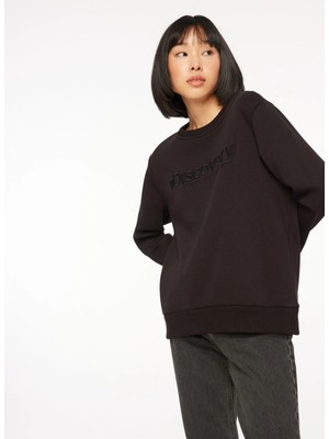 Discovery Expedition Siyah Kadın Bisiklet Yaka Relaxed Fit Nakışlı Sweatshirt D3WL-SWT15