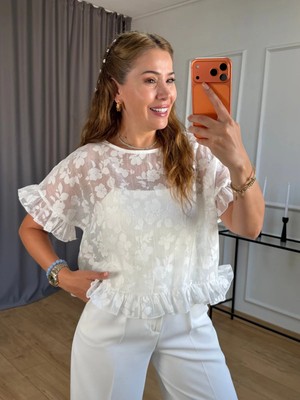 Size Özgü Ekru Fırfır Detay Çiçek Model Bluz