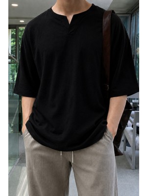 Tarz Cool Erkek Beyaz Oversize %100 Keten V Yaka Kısa Kollu Tişört – Rahat Kalıp Yazlık Keten T-Shirt