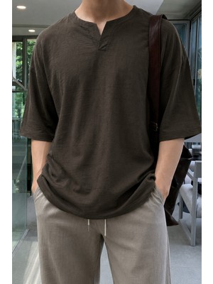 Tarz Cool Erkek Beyaz Oversize %100 Keten V Yaka Kısa Kollu Tişört – Rahat Kalıp Yazlık Keten T-Shirt