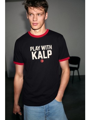 Grimelange Tulgen Erkek %100 Organik Pamuklu Kontrast Yakalı Dünya Kupasına Özel Baskılı Siyah T-Shirt
