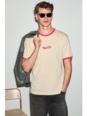 Grimelange Golondro Erkek %100 Organik Pamuklu Kontrast Biyeli Baskı Detaylı Regular Fit Vanilya T-Shirt